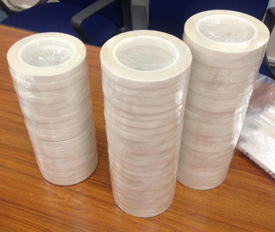 160 micrones de espesor total Adhesivos acrílicos sensibles a la presión Tipo F-clase Cumple con las normas ambientales de la UL IEC y la UE