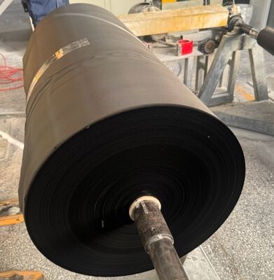 Tela de fibra de vidrio teñida de negro con excelente resistencia química y al desgaste