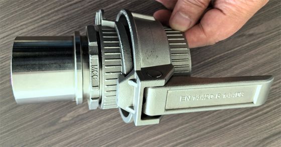 Dibujo 2D / 3D CNC Precisión de inversión de fundición de silicio Sol fundición de 0,1 kg-100 kg de peso rango de tanques de conectores
