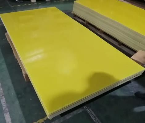 Material aislante eléctrico de 102 x 202 cm con resistencia a la flexión perpendicular a las láminas ≥ 340 MPa